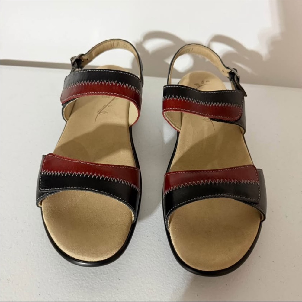New SAS Nudu Women’s Strappy adjustable sandals ladybug color leather 11M